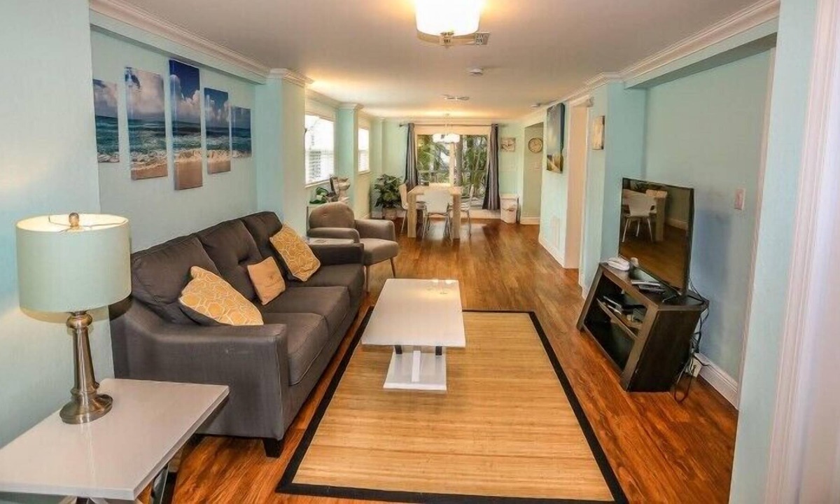 Fort Myers Beach House | Upgraded home w. natural outdoor setting, steps to beach