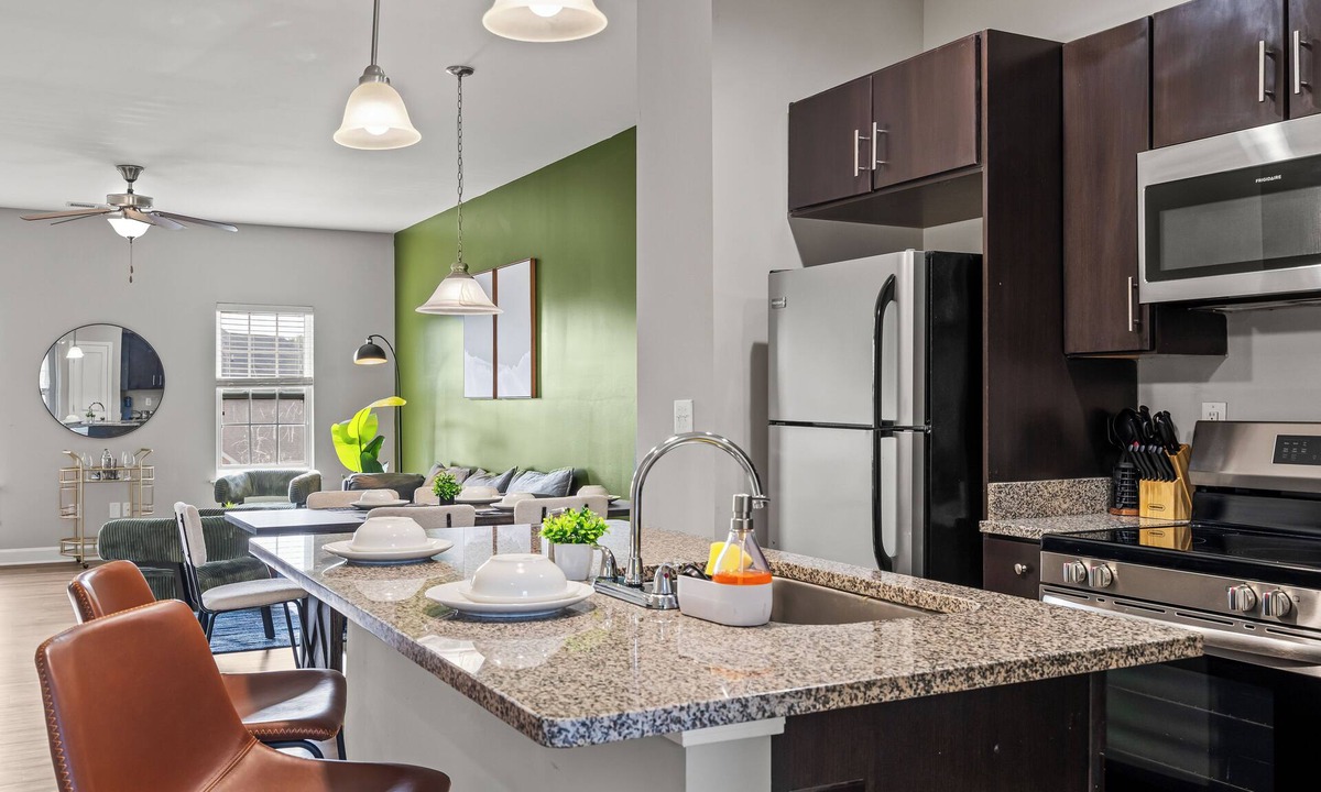 Pineville House | Upscale King 3BR Townhouse in Pineville