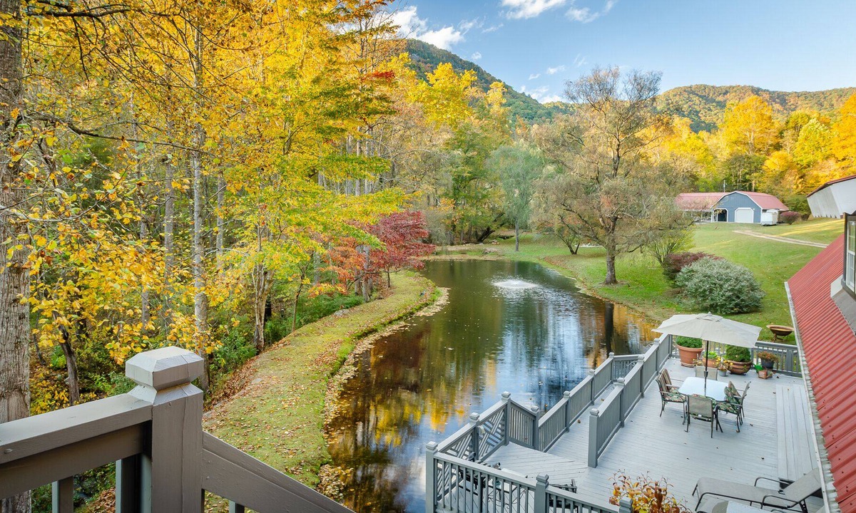 Franklin Apartment | Upscale private 2 bedroom suite/apartment - 10 minutes from town