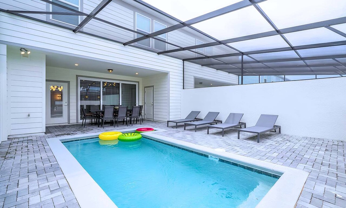 Four Corners House | Upstay Family Fun 5BR Retreat w Pool & Games Room