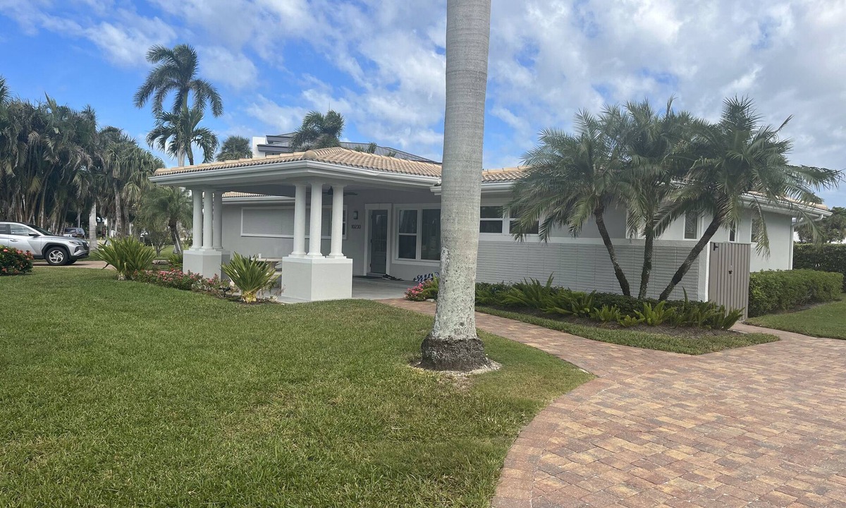 Vanderbilt Beach House | Vanderbilt Beach North Naples, FL - 4 Bedroom, 3 Bath Home Steps From The Beach