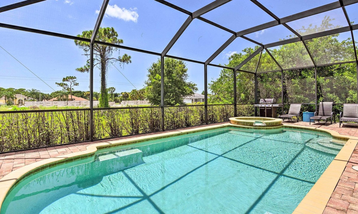Rotonda Lakes House | Vibrant Rotonda West Home w/ Lanai & Grill!