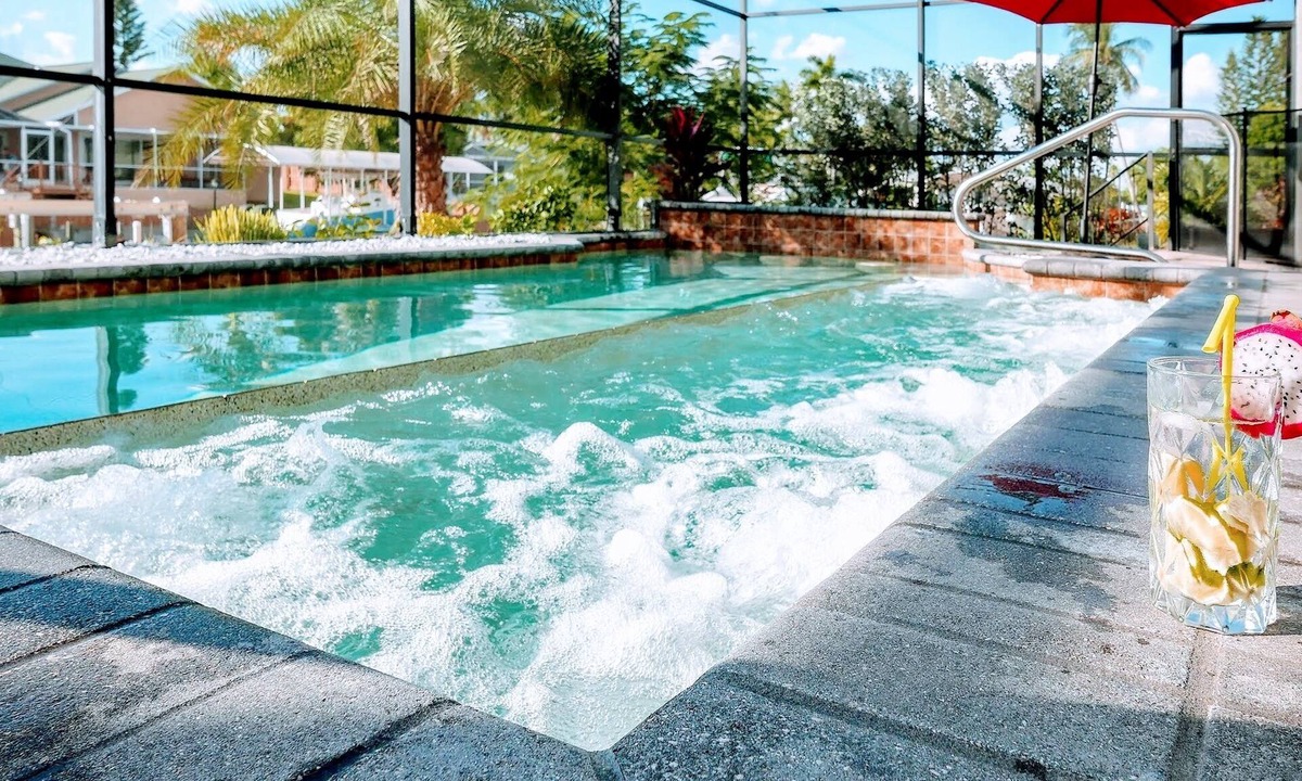 Caloosahatchee House | VILLA COCONUT - Waterfront w/Gulf Access Vacation Rental