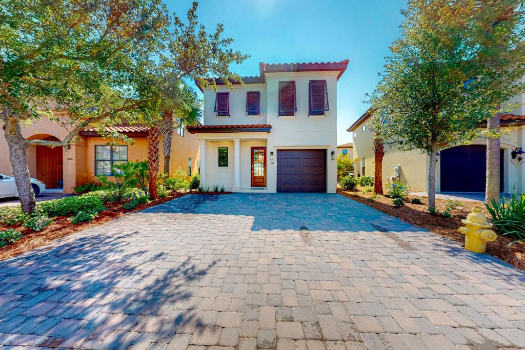 Villa Lago House | Villa Lago Seaside Sanctuary