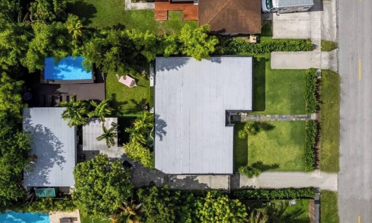 North Miami House | Villa Maris, Modern 5BR Getaway Near Miami Beach