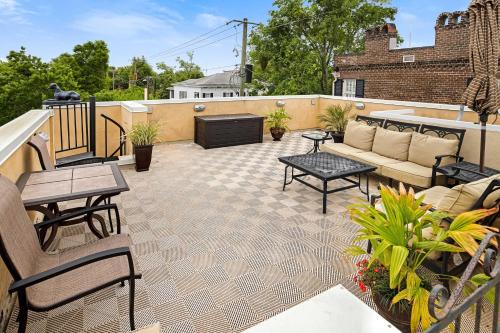 Historic District - North House | Villa on Broughton Main + Carriage by Lucky Savannah