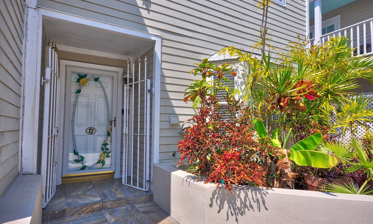 Old Town Condo | VILLA SERENA@DUVAL SQUARE - A peaceful retreat in the heart of Old Town.