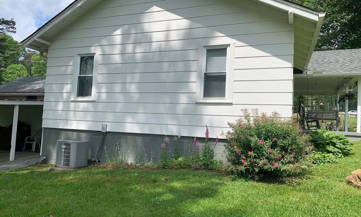 Indian Rock Springs House | Village Haven: 3-bedroom house in quaint Murphy, NC
