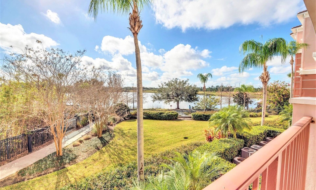 Florida Central Atlantic Coast Condo | Vista Cay Huge Lakefront Next to Clubhouse