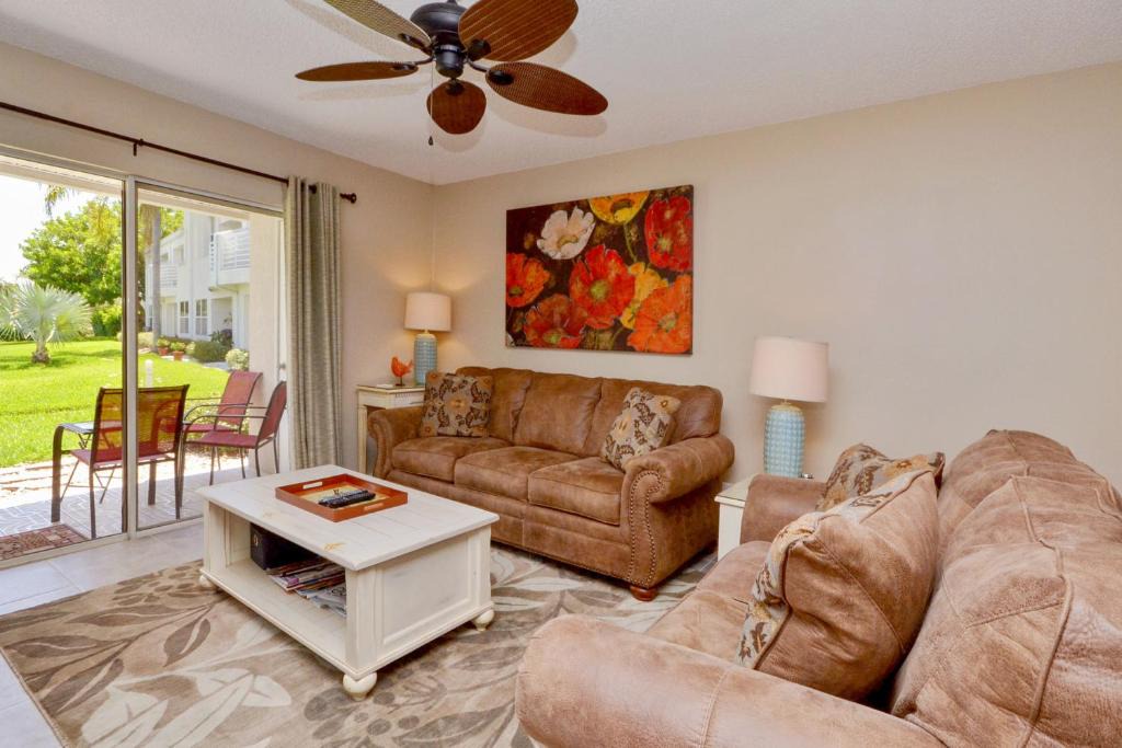 Isla del Sol Apartment | Vista Verde East 6-147, 2 Bedroom, Sleeps 6, Pool View, Heated Pool, Spa