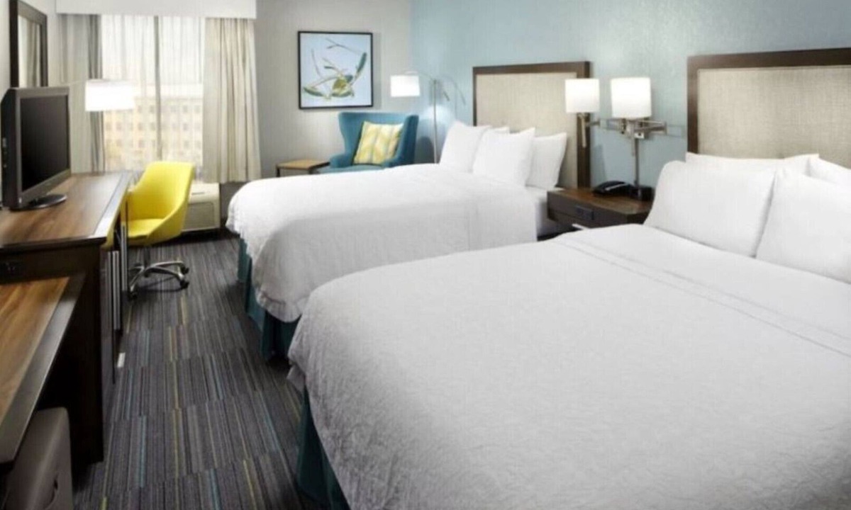 Florida Center Hotel | Volcano Bay / Large 2 Queen Beds Hotel + Parking #7