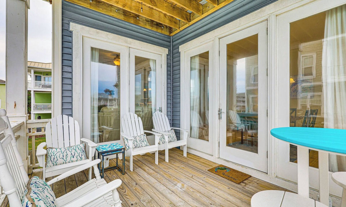 Wilmington Beach Apartment | Walk to Beach: Coastal Carolina Home w/Decks!