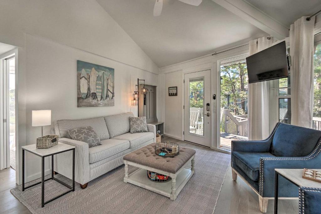 Sea Pines House | Walk to Harbour Town: Airy Treehouse w/Bikes
