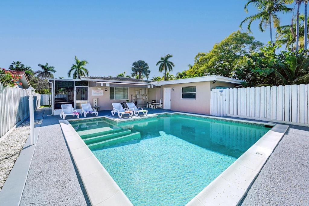 Hollywood Lakes House | Walk to Hollywood Beach Luxury 4BR Villa