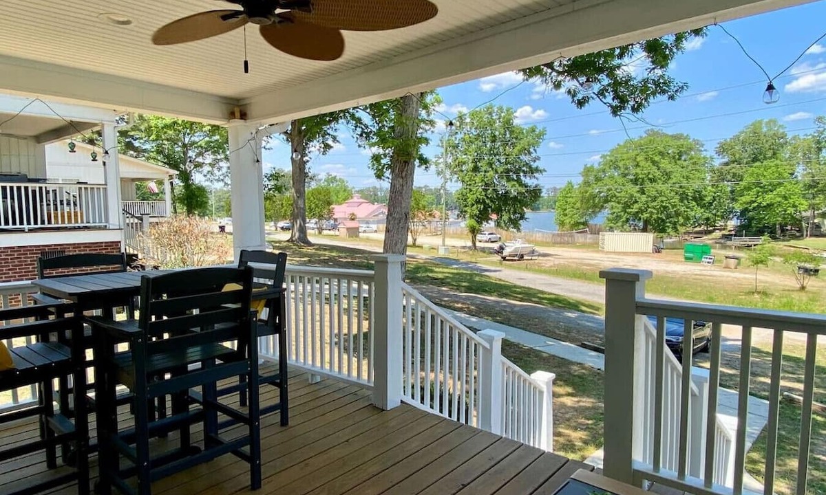 Leesville House | Walk to Marina & Dining | Lake Stay – Lake It Easy
