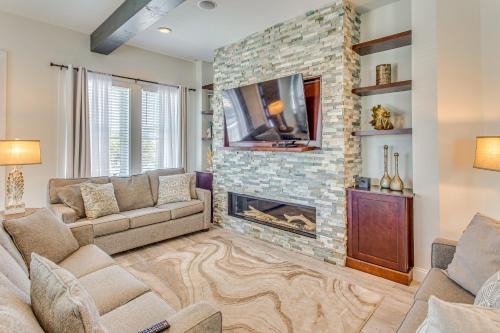 Myrtle Beach House | Walk to Ocean: Myrtle Beach House w/Hot Tub!