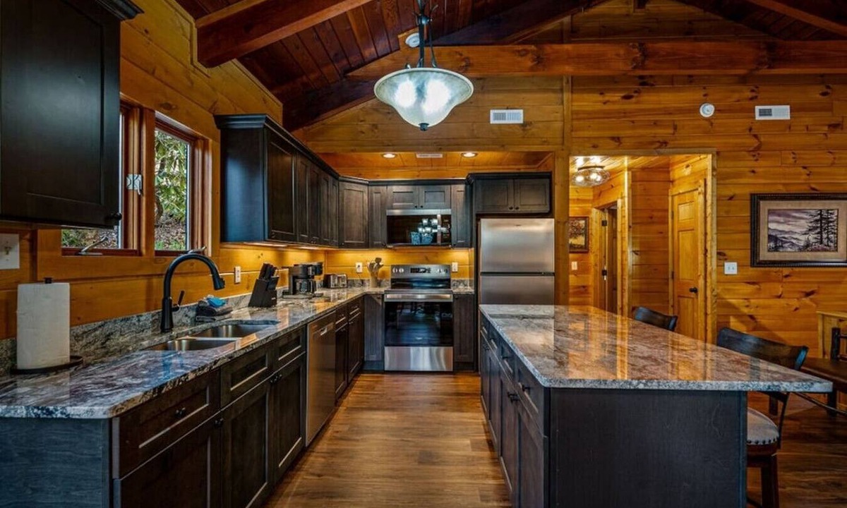 Rocky Grove Cabin | Walking distance to best Smoky Mountain Hiking