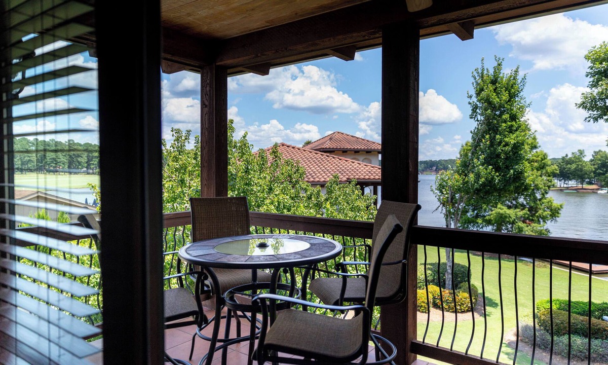 Eatonton Villa | Waterfront Cuscowilla Villa Suites on Lake Oconee with assigned Boat slip