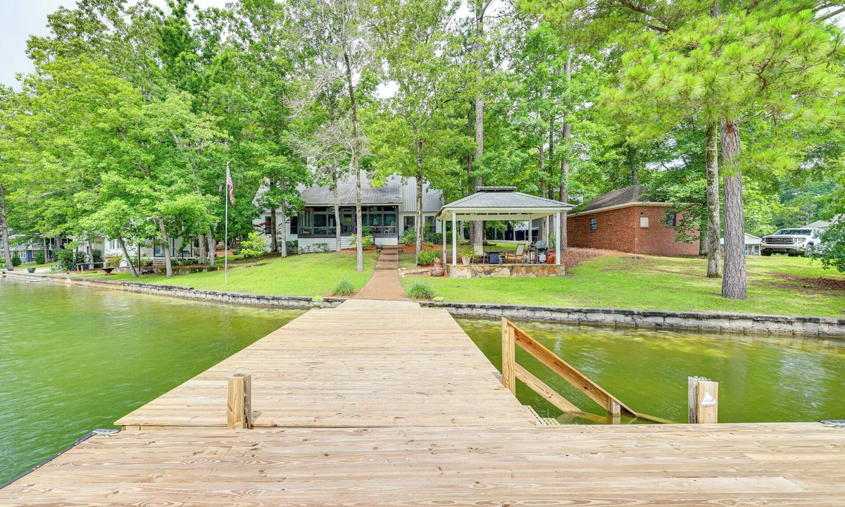 Eclectic House | Waterfront Gem on Lake Martin w/Kayaks & Dock!