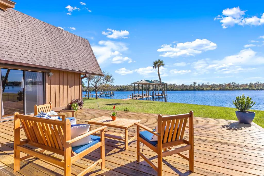 Homosassa House | Waterfront Homosassa Family Getaway with Dock!