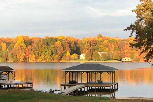 Bumpass House | Waterfront Lake Anna Home: Summer Family Escape!