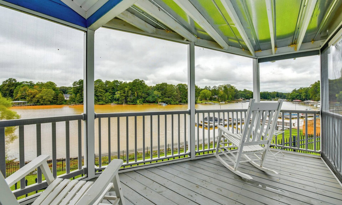 Sherrills Ford Cabin | Waterfront Lake Norman Cabin w/Screened Porch!