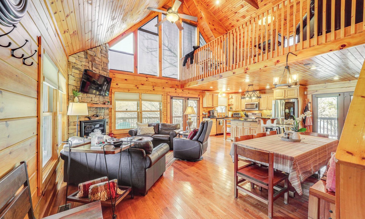 Butler Cottage | Waterfront Watauga Lake Home w/Private Dock!