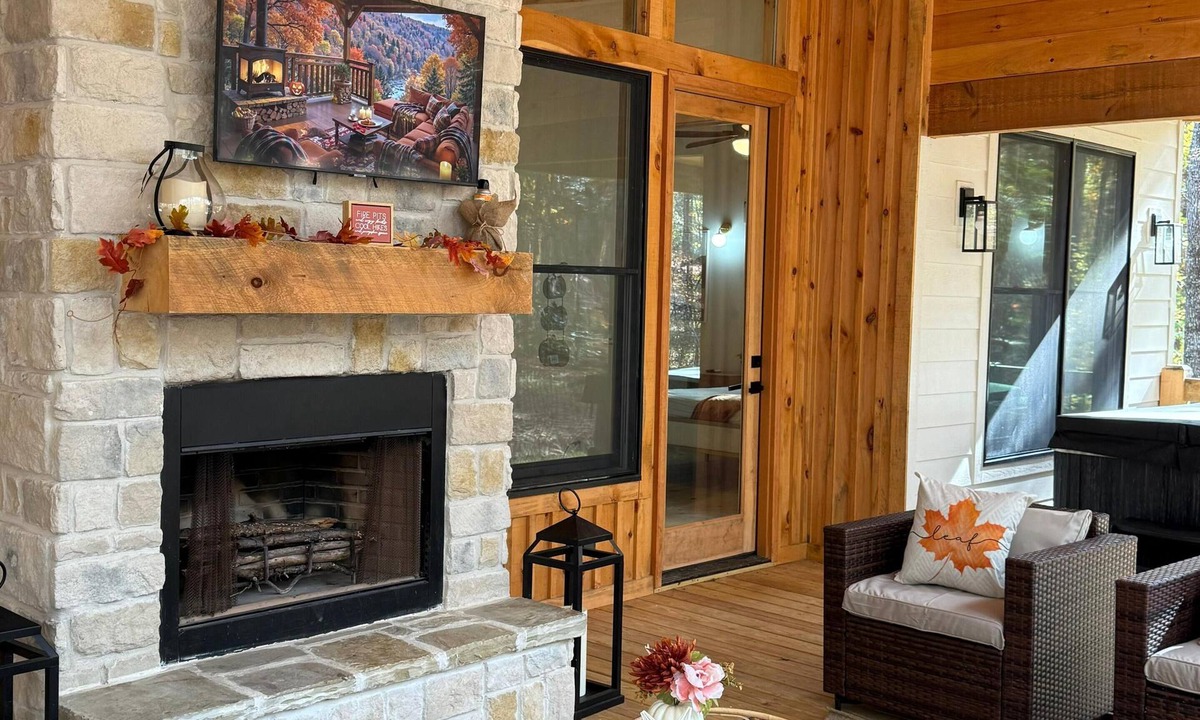 McCaysville House | Welcome to our cozy cabin-Mountain Delight on the Georgia/Tennesse border.