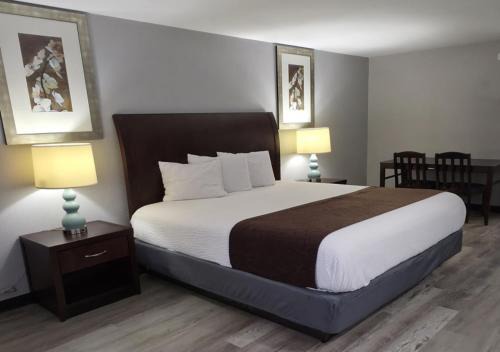 Forest Park Hotel | Western Inn