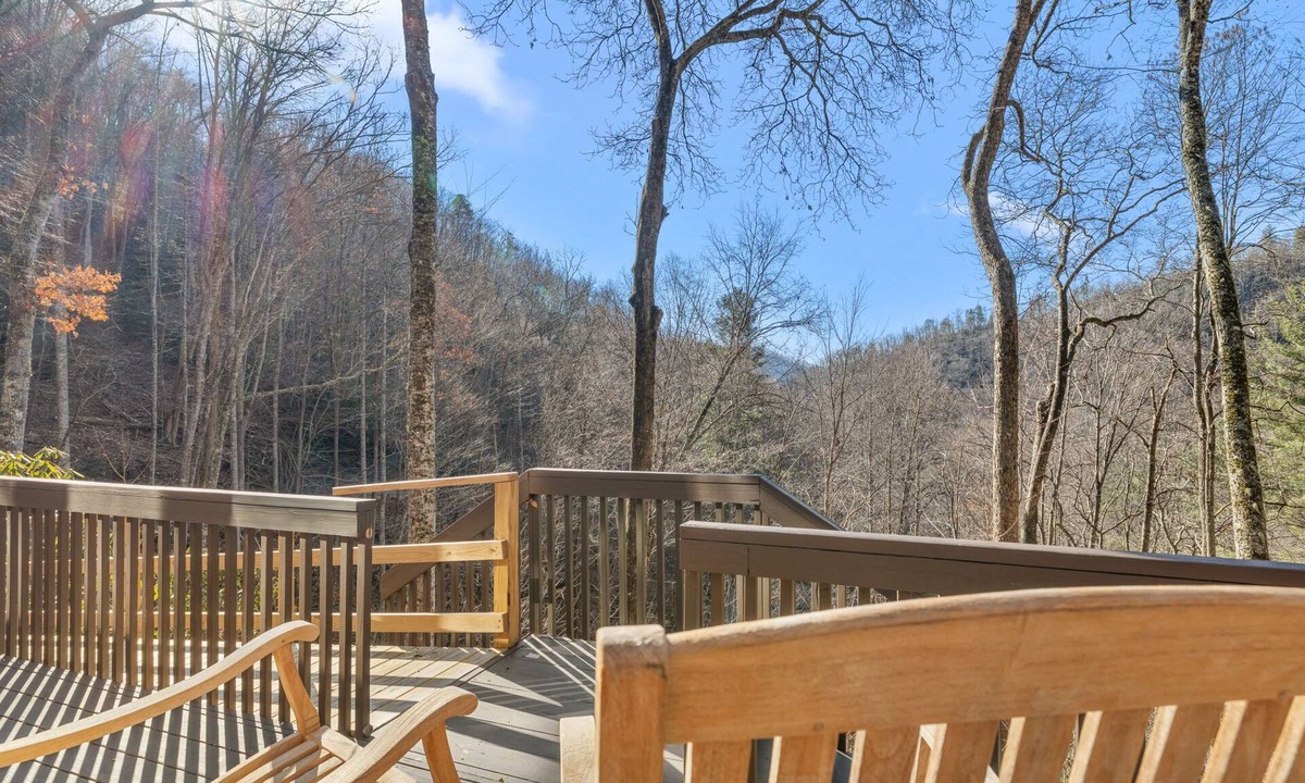 Whittier Cottage | WhatAView Cottage - Rushing Creek and Mountain Views