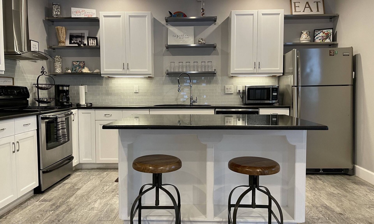 Naples House | Whispering Pines Guest House