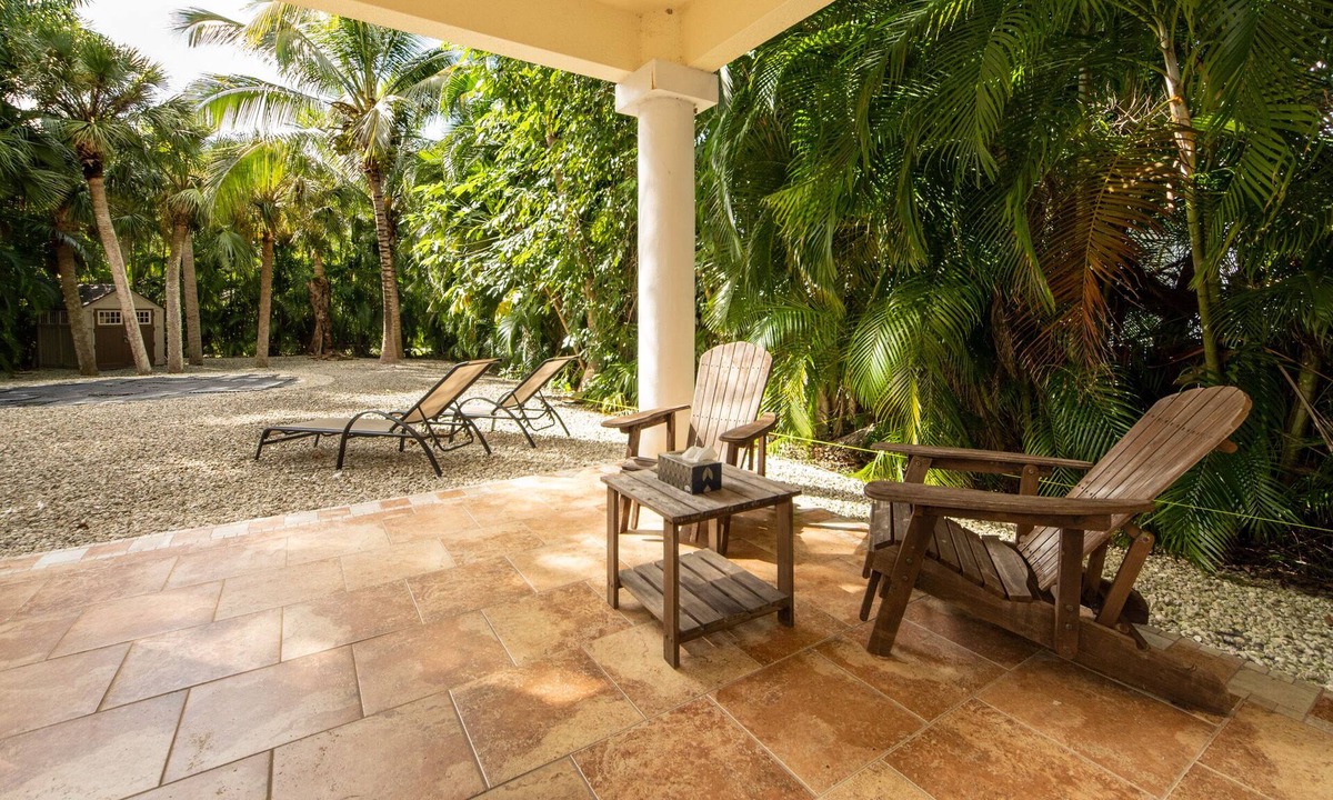 Truckland House | White Orchid Apartments