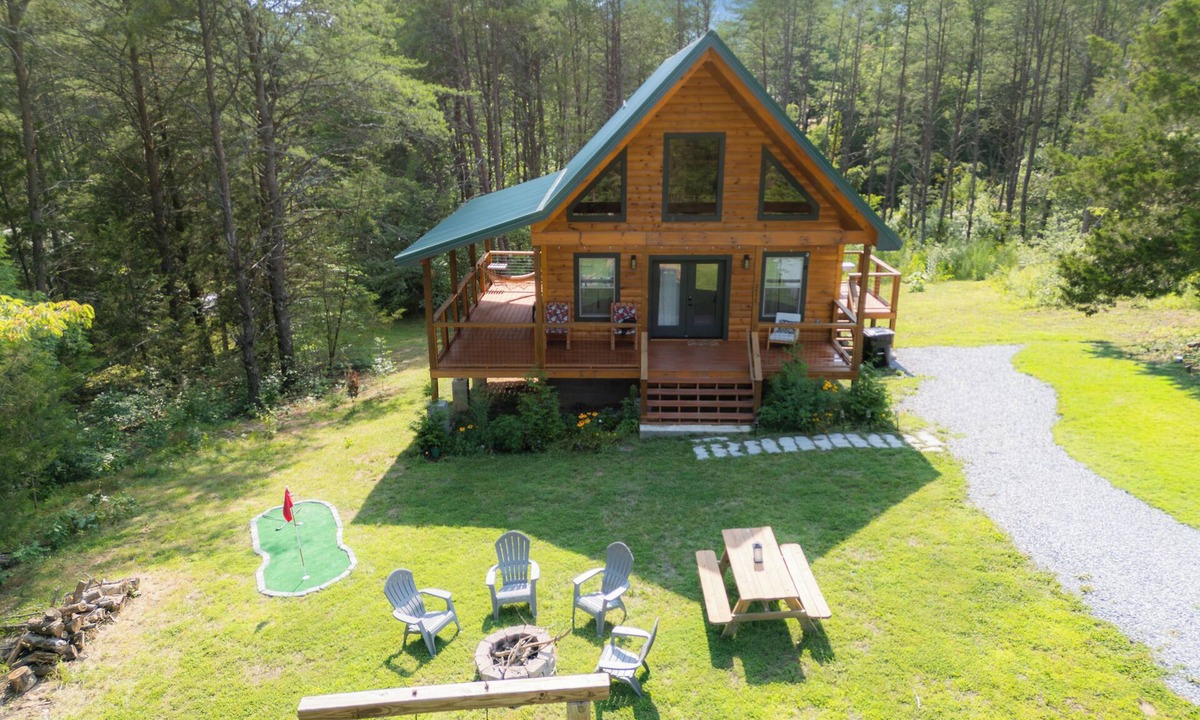 Sevierville Cabin | White Pine Cabin Boutique Smoky Escape