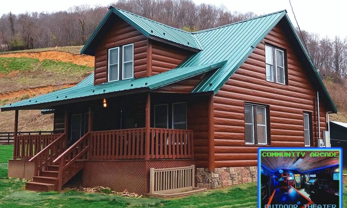 Mouth of Wilson Cabin | Wild Horse Lodge at Highland Hideaways near Grayson Highlands - Arcade/Theater