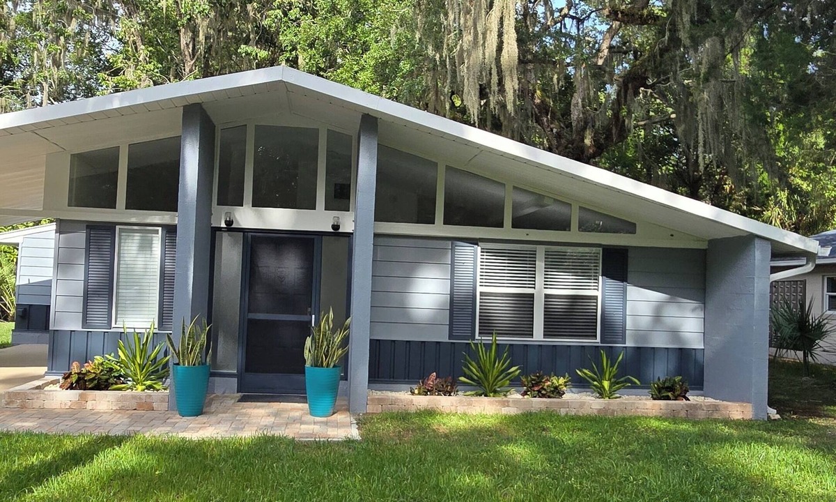 Yankeetown House | Withlacoochee River, boat dock available, pet friendly, 5 people.