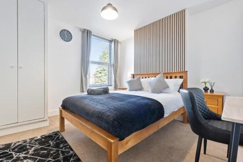 Wolverhampton House | Wolverhampton Townhouse - 3BR - Business & Leisure guests
