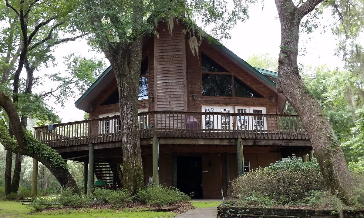 Branford House | Wonderful Vacation Home For Making MemoriesnWas 300 per night now 275 per night
