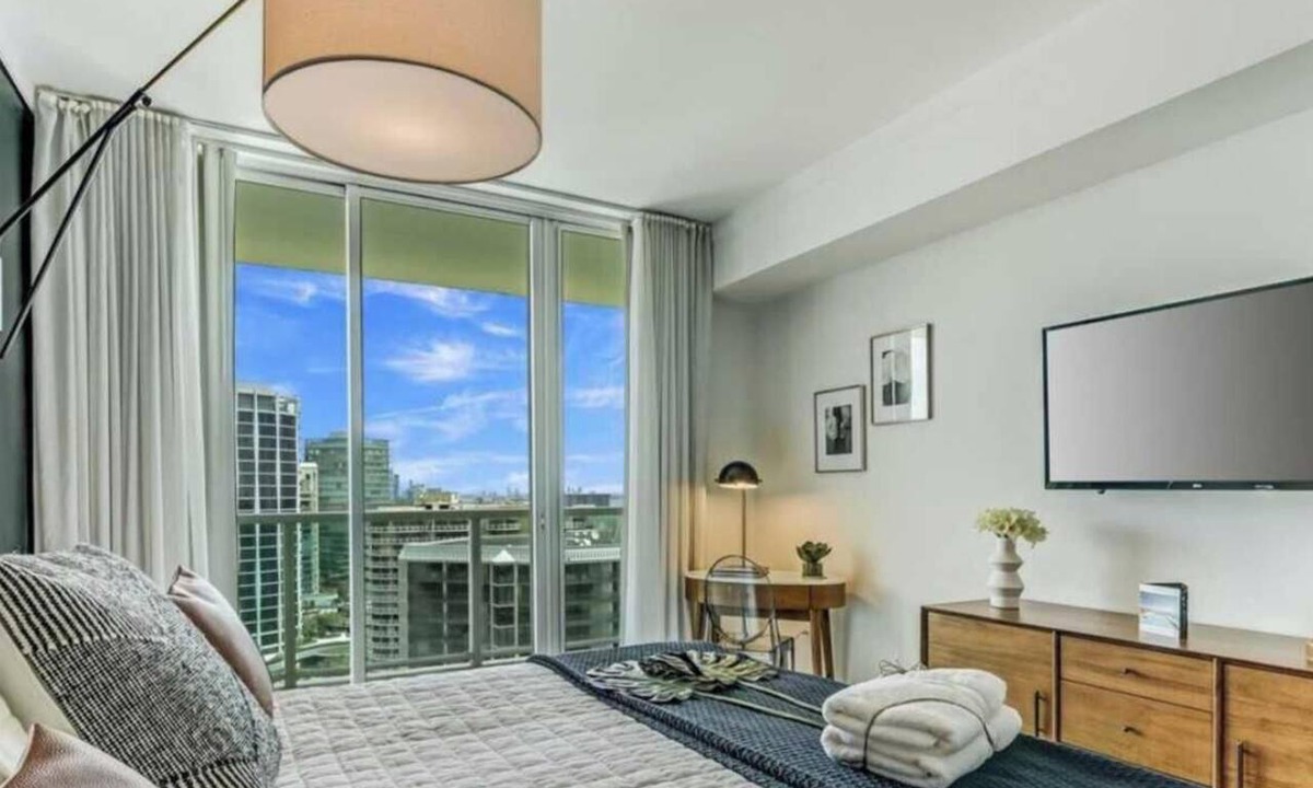 Coconut Grove Apartment | World Cup Match Base: Views & Grove Walk