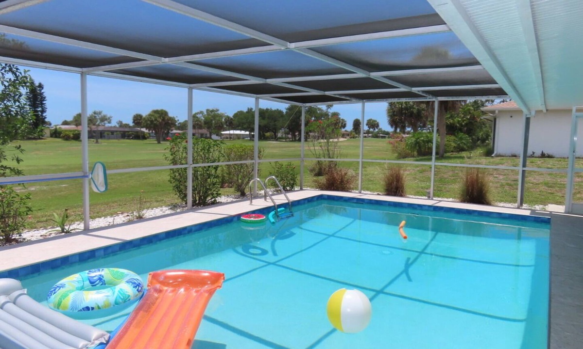 Oakland Hills House | Your Dream Getaways Villa only 10 minutes to Boca Grande Beach