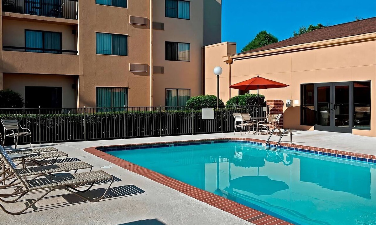 University Place Hotel | Your Home Away From Home! 4 Convenient Units, Pets Allowed!