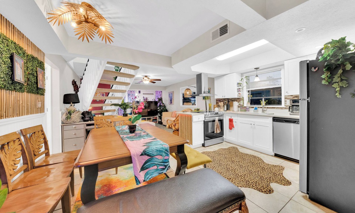 Old Seminole Heights House | Zen Jungle House by Busch Gardens with Bikes, Game Room & Fenced Yard!