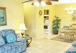 2 Bedroom Condo 2 Blocks from Beach