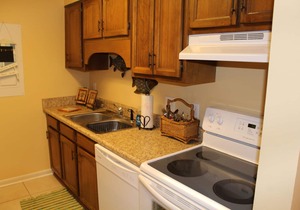 2 Bedroom Condo 2 Blocks from Beach