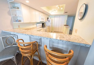 2 Bedroom, 2 Bath on The Beach. Quiet Beach Without The Crowds.