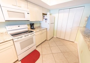 2 Bedroom, 2 Bath on The Beach. Quiet Beach Without The Crowds.