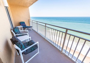 2 Bedroom, 2 Bath on The Beach. Quiet Beach Without The Crowds.