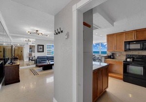 2 BR Apt w/amazing view of the beach, pool, beach bar and private Jacuzzi