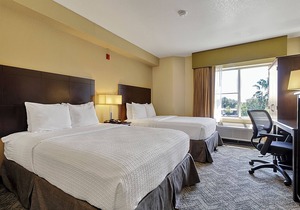 2 Incredible Rooms Available! Close to International Drive, Free Parking, Pool