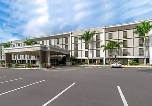 2-Star Hotel ∙ Comfort Inn & Suites St Pete - Clearwater International Airport