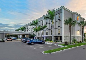 2-Star Hotel ∙ Comfort Inn & Suites St Pete - Clearwater International Airport